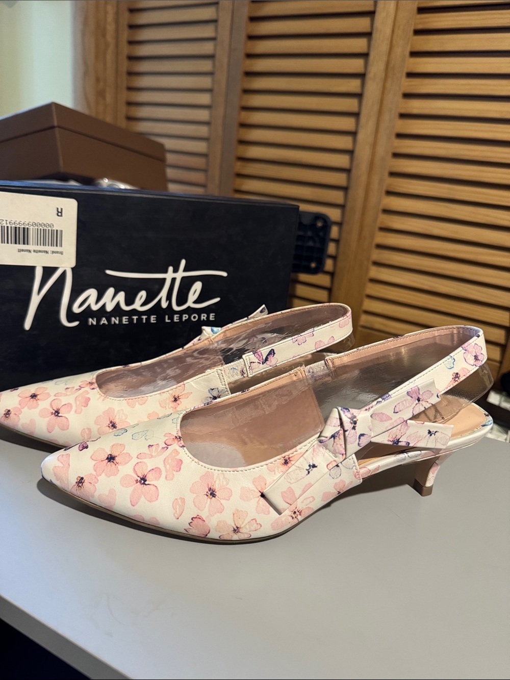 NIB Nanette Lepore white floral sandals 8. - Picture 4 of 5